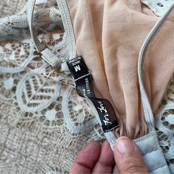 For love and lemons 🍋 bra top medium gray silver lace - Picture 8 of 9